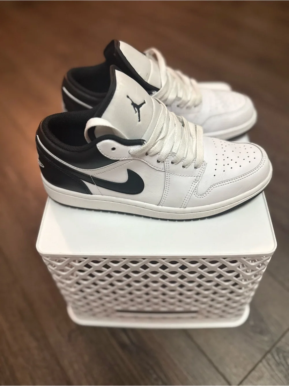 Jordan clean white
